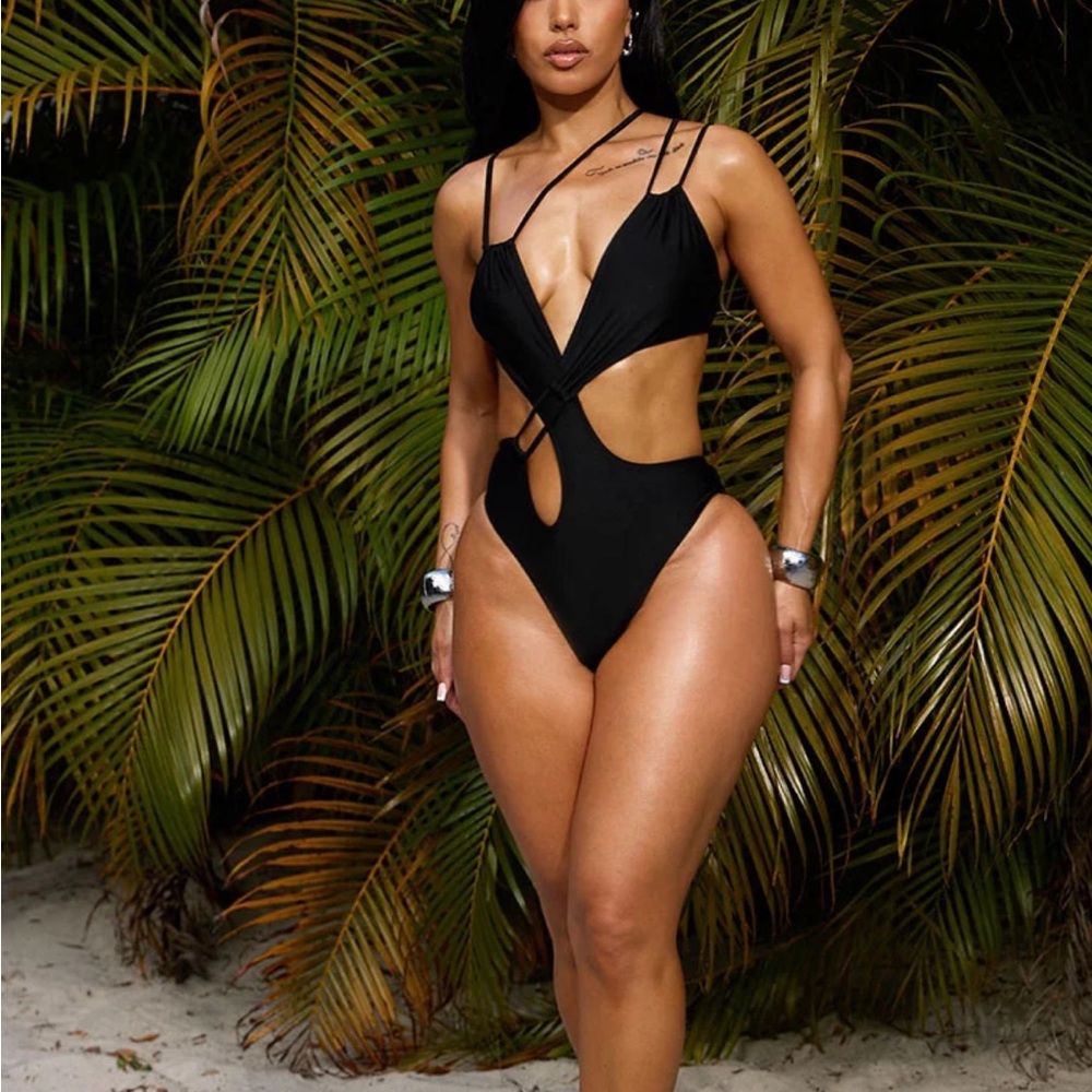 Elegant Black Women's Swimsuit